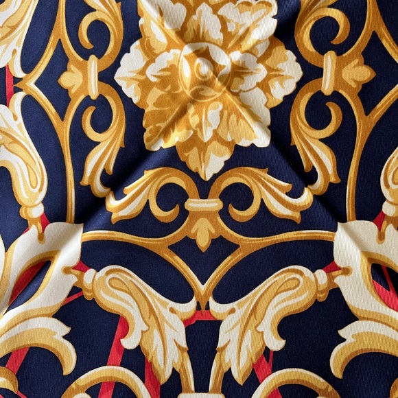 Gorgeous Italian Silk Scarf - Picture 5 of 8